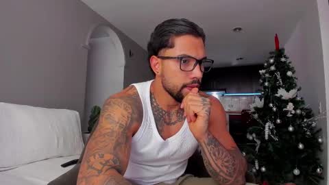 Snapshot of joe_esthetic chatting on December 4, 8:28 pm joe_esthetic online show from December 4, 8:28 pm