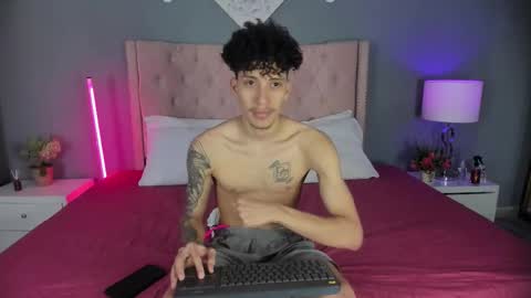 Snapshot of joeandemma chatting on November 20, 10:42 pm Emma Joe online show from November 20, 10:42 pm