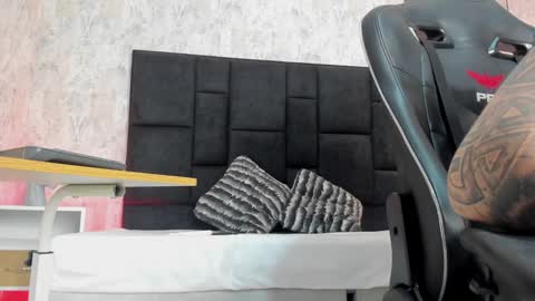 Snapshot of joeysexx1 chatting on December 11, 7:42 am online show from December 11, 7:42 am