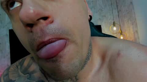 Snapshot of joeysexx1 chatting on January 18, 12:13 am online show from January 18, 12:13 am