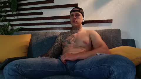 Snapshot of joeysexx1 chatting on March 11, 5:27 am online show from March 11, 5:27 am