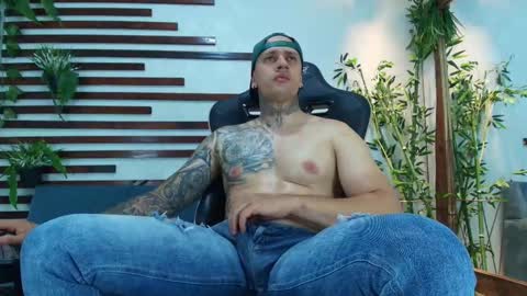 Snapshot of joeysexx1 chatting on October 3, 3:25 am online show from October 3, 3:25 am