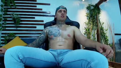 Snapshot of joeysexx1 chatting on October 18, 5:10 am online show from October 18, 5:10 am