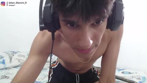 Snapshot of johan_mancini_r chatting on January 10, 8:15 pm johan_mancini_r online show from January 10, 8:15 pm