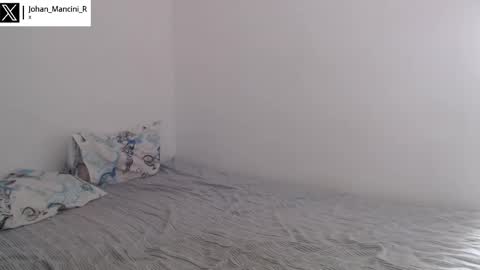 Snapshot of johan_mancini_r chatting on January 27, 7:03 pm johan_mancini_r online show from January 27, 7:03 pm