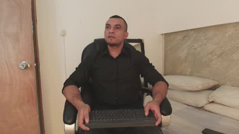 Snapshot of johan_miller1 chatting on March 30, 5:52 am johan online show from March 30, 5:52 am