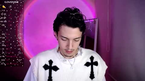 Snapshot of johan_parker222 chatting on February 17, 1:24 am johan_parker222 online show from February 17, 1:24 am