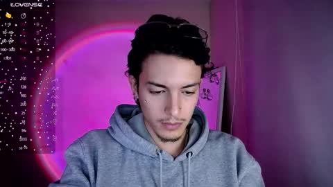 Snapshot of johan_parker222 chatting on February 25, 5:06 am johan_parker222 online show from February 25, 5:06 am