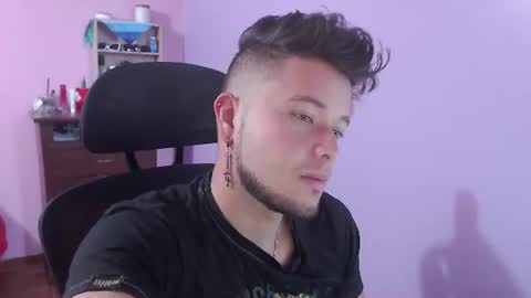 Snapshot of johanleonsweetboy chatting on July 20, 9:06 pm JOHAN independient model online show from July 20, 9:06 pm