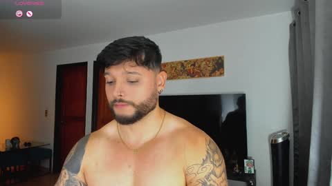 Snapshot of johatsu chatting on December 9, 11:03 pm King - online show from December 9, 11:03 pm