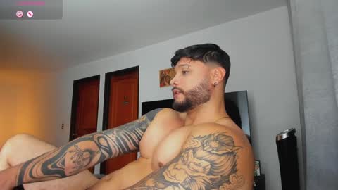 Snapshot of johatsu chatting on December 10, 2:05 am King - online show from December 10, 2:05 am