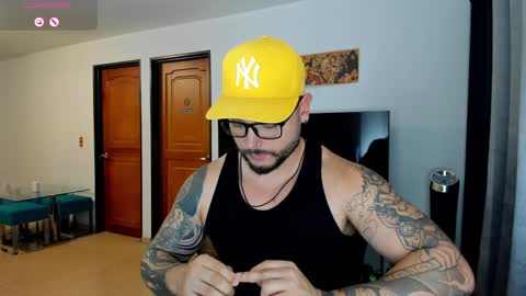 Snapshot of johatsu chatting on February 3, 11:05 pm King - online show from February 3, 11:05 pm