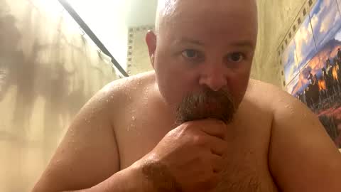 Snapshot of john40a chatting on December 24, 5:27 am John online show from December 24, 5:27 am