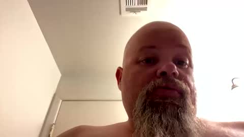 Snapshot of john40a chatting on May 10, 3:23 am John online show from May 10, 3:23 am