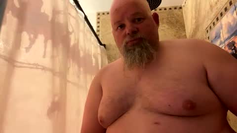 Snapshot of john40a chatting on May 10, 9:53 pm John online show from May 10, 9:53 pm