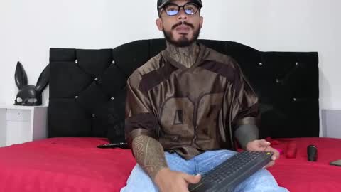 John  online show from March 1, 7:04 pm