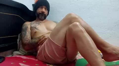 Snapshot of john_balthor chatting on January 14, 4:04 am online show from January 14, 4:04 am