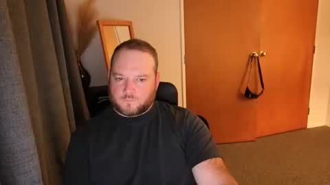 john_bear1 online show from April 8, 5:51 am