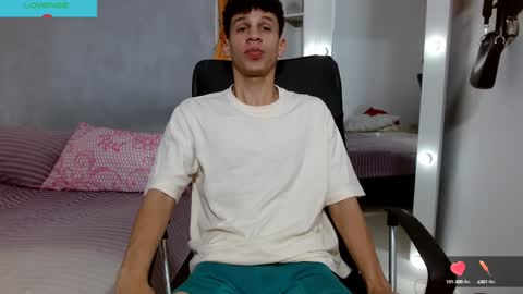 john_ssnow29 online show from December 30, 7:32 pm