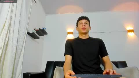 Snapshot of john_ssnow29 chatting on June 27, 9:47 am john_ssnow29 online show from June 27, 9:47 am