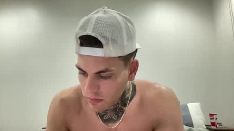 Snapshot of johnafterdark chatting on December 18, 3:26 am JAXX online show from December 18, 3:26 am