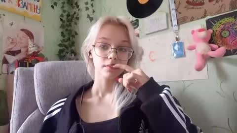 Snapshot of johnettareynero chatting on April 5, 11:07 am Toi online show from April 5, 11:07 am