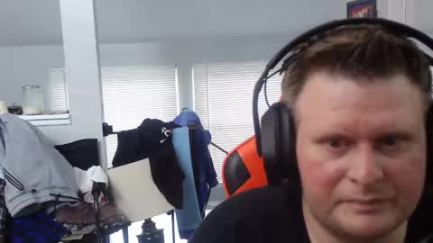 johnfernandez784 online show from April 15, 3:41 pm