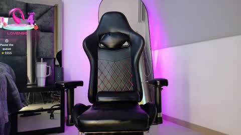 johnjaguar  online show from April 8, 11:10 am