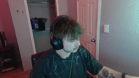 Snapshot of johnlights0 chatting on December 5, 6:11 am John Lights online show from December 5, 6:11 am