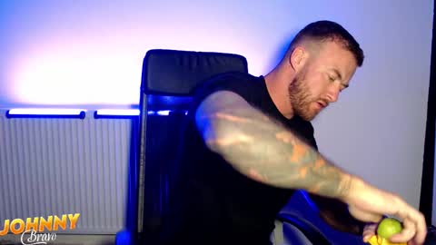 Snapshot of johnny_bravo808 chatting on September 24, 1:42 am johnny_bravo808 online show from September 24, 1:42 am