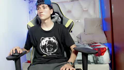 johnny_cagee online show from October 12, 5:28 am