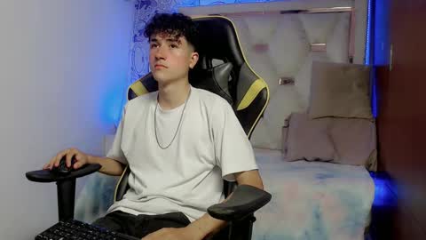 johnny_cagee online show from November 9, 5:17 am