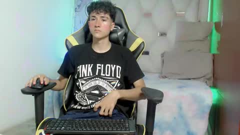 johnny_cagee online show from November 10, 6:01 am