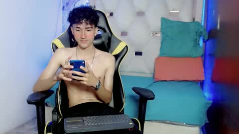 johnny_cagee online show from December 5, 6:11 am