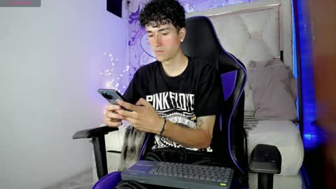 johnny_cagee online show from April 14, 4:07 am