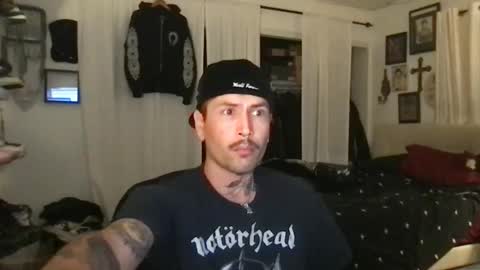 Snapshot of johnnydeep66 chatting on December 3, 10:13 am JohnnyDeep66 online show from December 3, 10:13 am