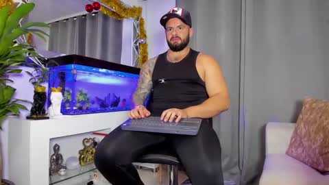 Snapshot of johnnygrayson_ chatting on December 6, 10:08 pm JOHNNY online show from December 6, 10:08 pm