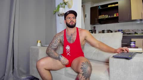 Snapshot of johnnygrayson_ chatting on December 9, 11:45 pm JOHNNY online show from December 9, 11:45 pm