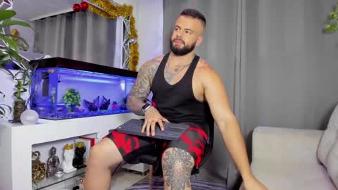 Snapshot of johnnygrayson_ chatting on December 18, 10:57 pm JOHNNY online show from December 18, 10:57 pm