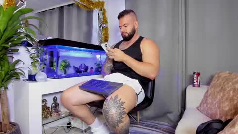 Snapshot of johnnygrayson_ chatting on December 20, 11:16 pm JOHNNY online show from December 20, 11:16 pm