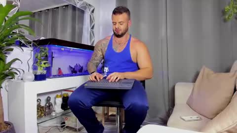 Snapshot of johnnygrayson_ chatting on December 26, 8:21 pm JOHNNY online show from December 26, 8:21 pm