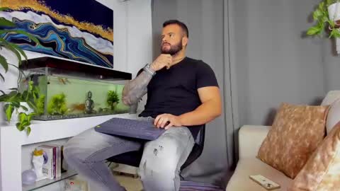 Snapshot of johnnygrayson_ chatting on January 27, 11:54 pm JOHNNY online show from January 27, 11:54 pm