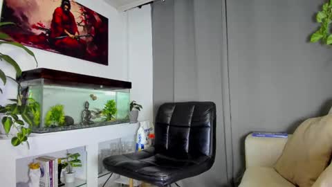 Snapshot of johnnygrayson_ chatting on February 9, 10:54 pm JOHNNY online show from February 9, 10:54 pm