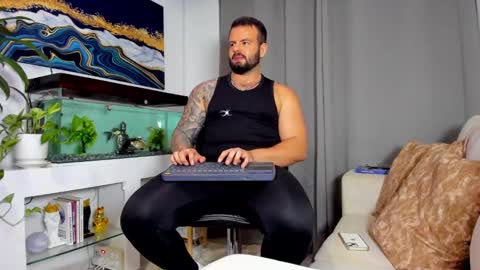 Snapshot of johnnygrayson_ chatting on February 21, 12:05 am JOHNNY online show from February 21, 12:05 am