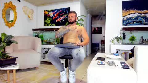 Snapshot of johnnygrayson_ chatting on March 8, 9:29 pm JOHNNY online show from March 8, 9:29 pm