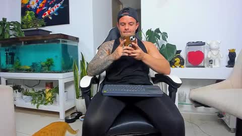 Snapshot of johnnygrayson_ chatting on October 25, 2:08 am JOHNNY online show from October 25, 2:08 am