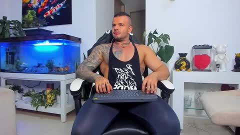 Snapshot of johnnygrayson_ chatting on October 29, 12:02 am JOHNNY online show from October 29, 12:02 am