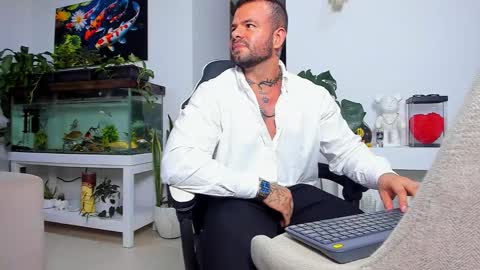 Snapshot of johnnygrayson_ chatting on November 7, 2:11 am JOHNNY online show from November 7, 2:11 am