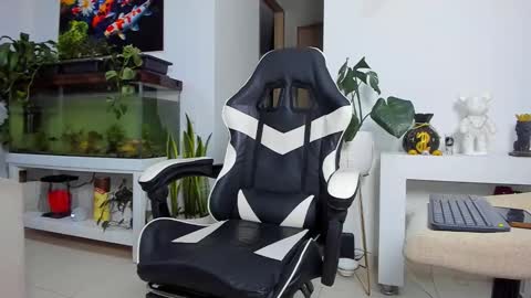 Snapshot of johnnygrayson_ chatting on November 19, 12:21 am JOHNNY online show from November 19, 12:21 am