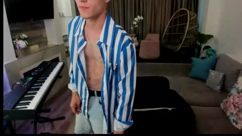 Snapshot of johnnyk8 chatting on June 17, 4:52 pm Johnny k. online show from June 17, 4:52 pm